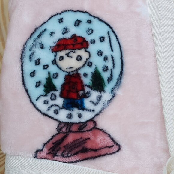Peanuts Snoopy Full/Queen Plush Blanket By Berkshire 90" X 90" Snow Globe Pink - Picture 4 of 7